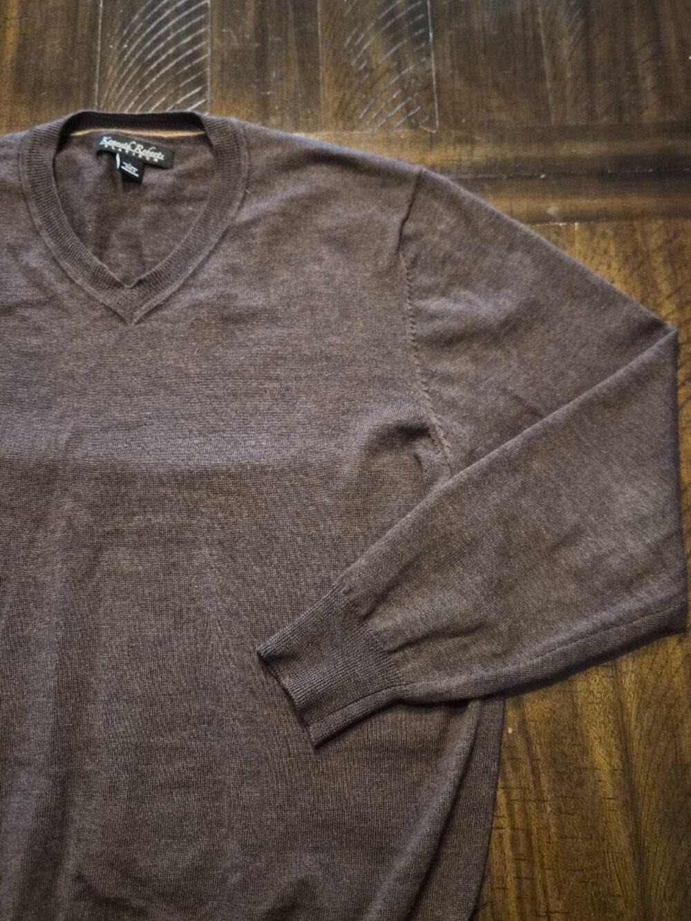 Kenneth Roberts Platinum Men's Size Large 100% Wool V Neck Sweater Brown G752